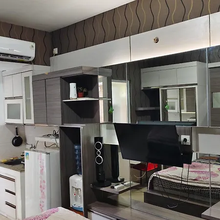 Lidya Room At Student Castle Apartemen